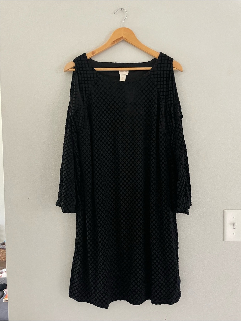 Chico's Black Cold-Shoulder Textured Long-Sleeve Dress